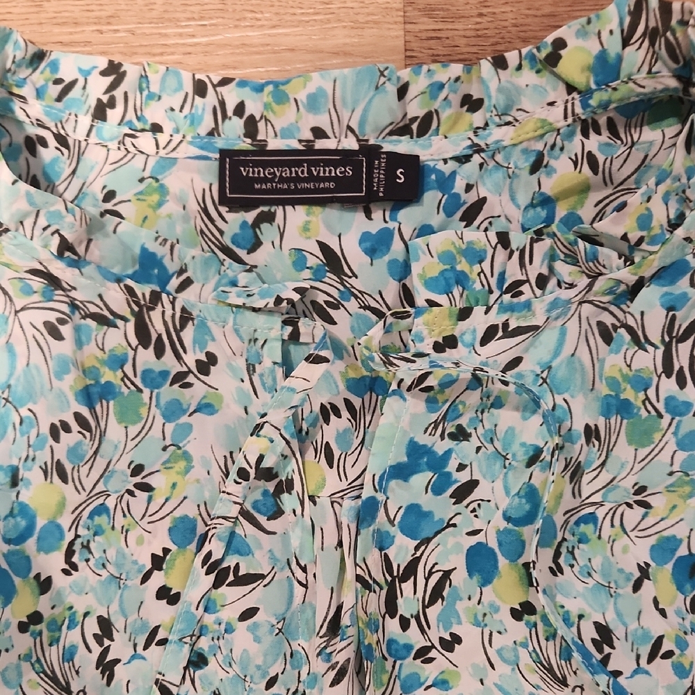 Vineyard Vines 100% Silk Floral Top - Picture 4 of 8